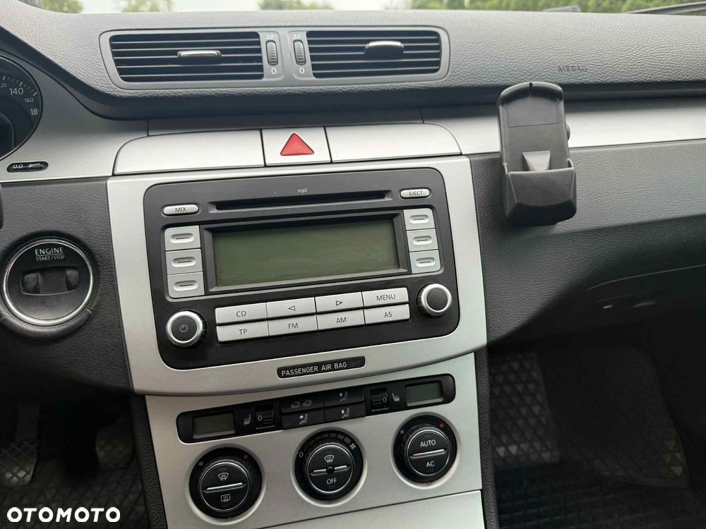 Volkswagen Passat - 8