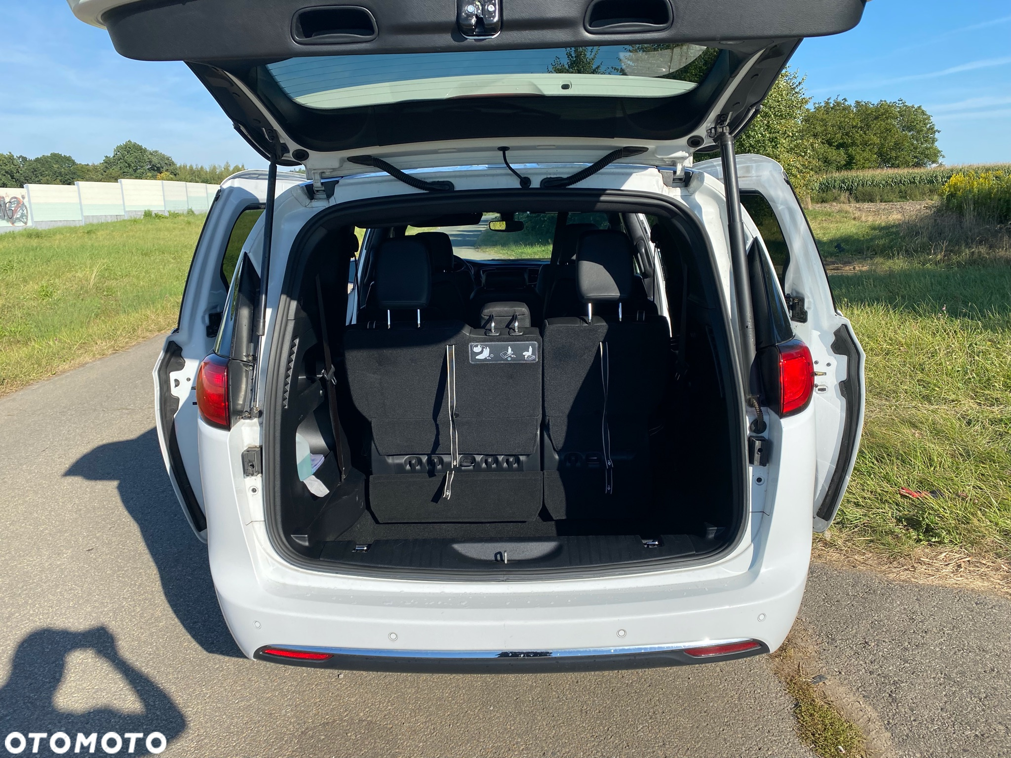 Chrysler Pacifica - 12
