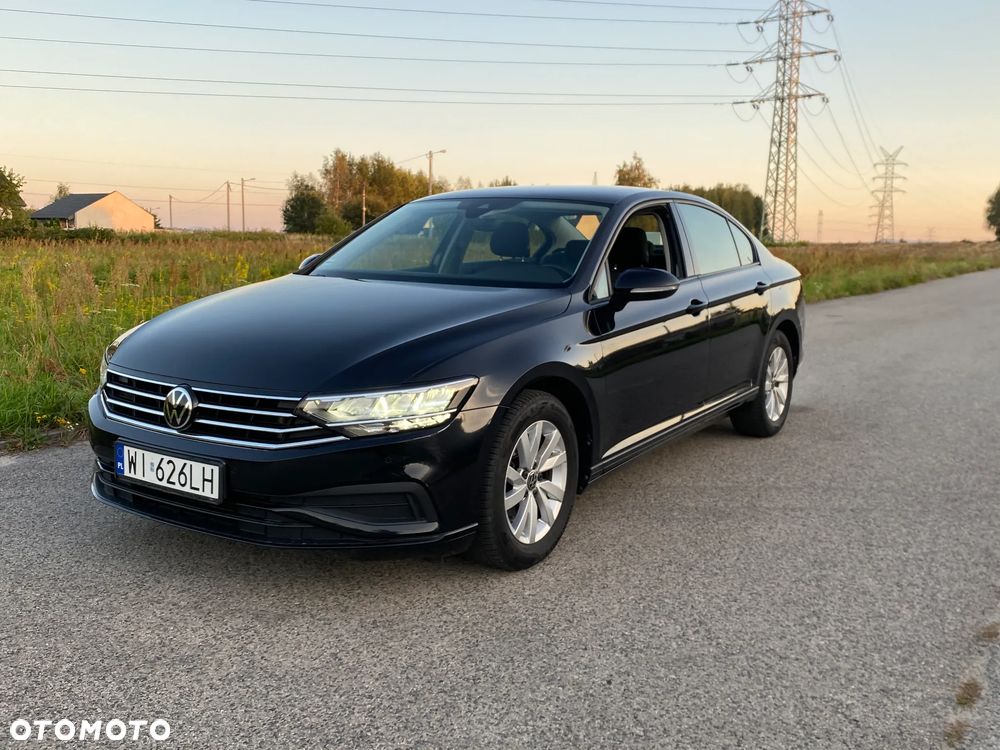 Volkswagen Passat - 1