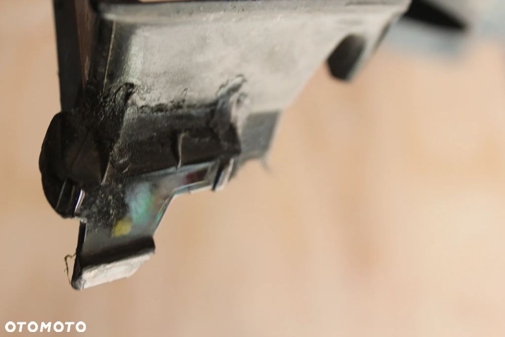 KRATKA ZDERZAKA LEWA AUDI RS5 8T 8T0807681F 2013 - 22