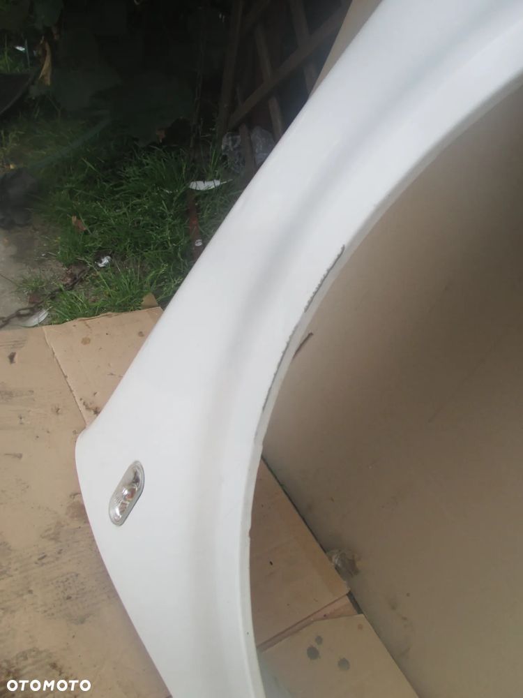 błotnik prawy Golf IV LB9A Biały zero korozji orginał - 3