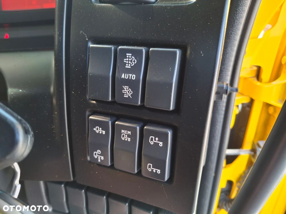 Renault C280 Zamiatarka SEMAT Zoeller FAUN Karcher 2 Silniki Rura Do Liści Listwy Ciśnieniowe Lanca 2 Zbiorniki Wody Szczotki L/R 2018r Euro 6 Motogodziny: 740MTH - 38