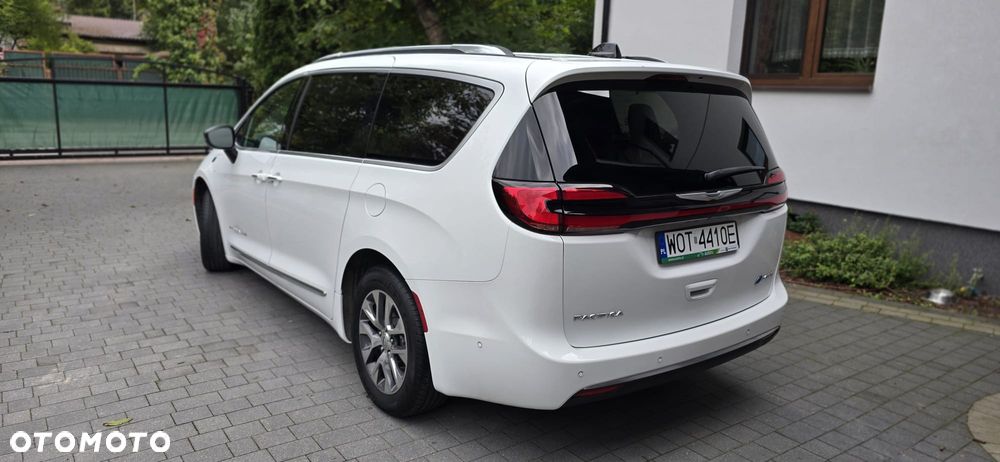 Chrysler Pacifica - 3