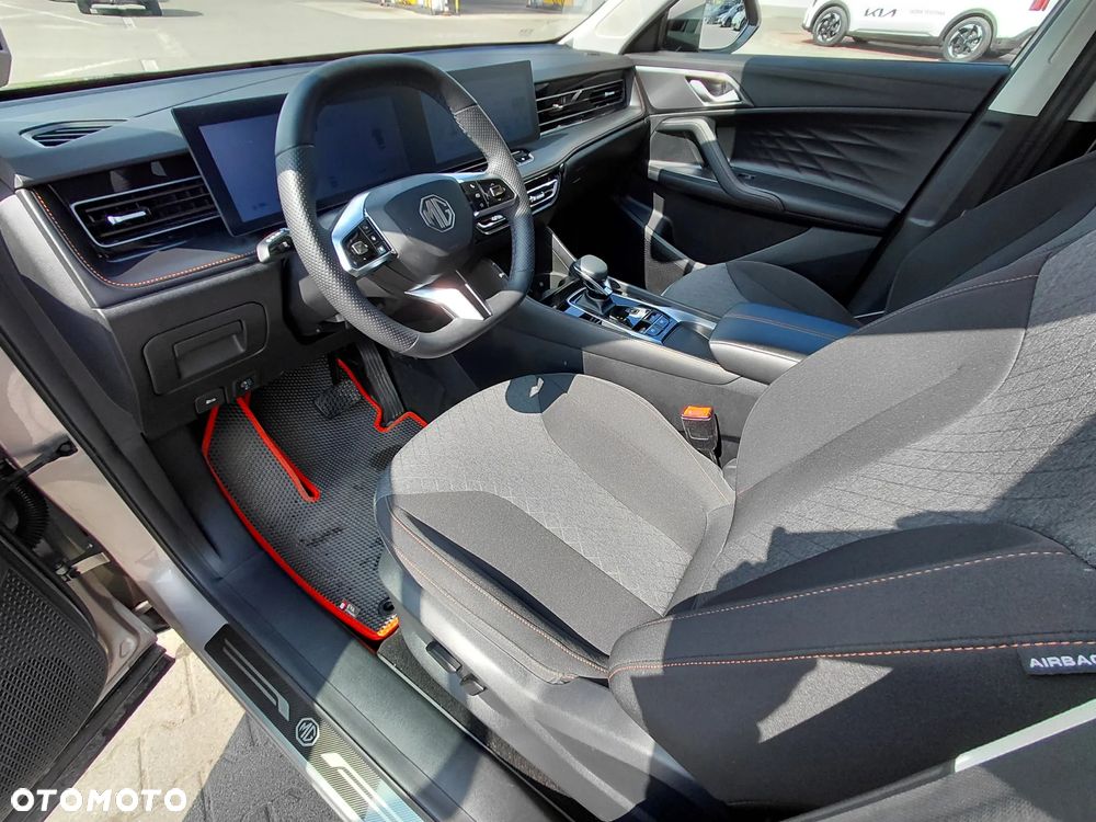 MG HS 1.5 T-GDI Excite DCT - 9