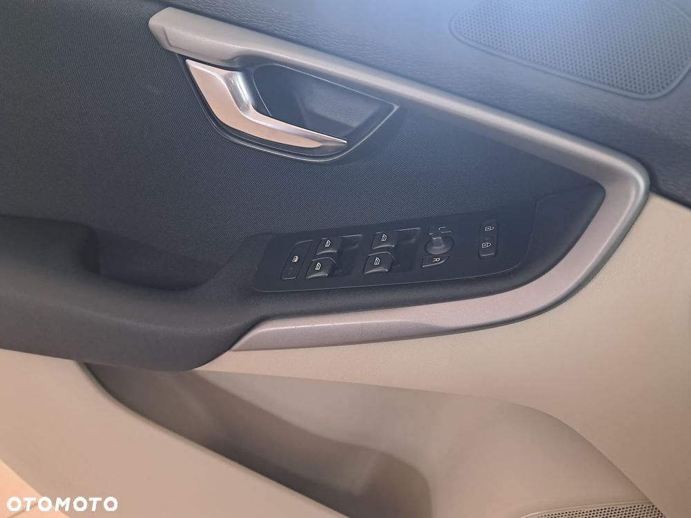 Volvo V40 T4 Kinetic - 16