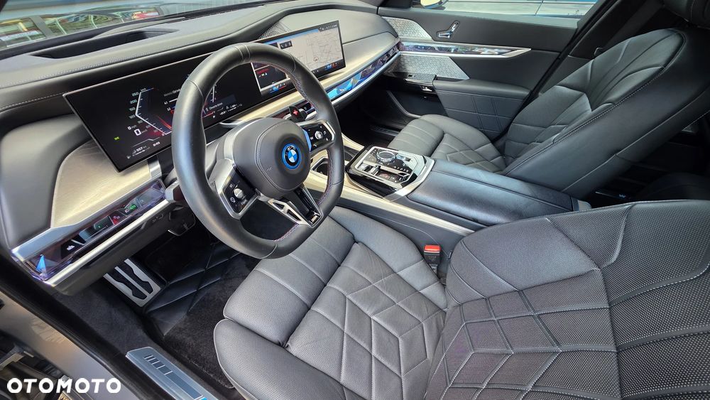 BMW Seria 7 M760e PHEV xDrive Individual Edition sport - 22
