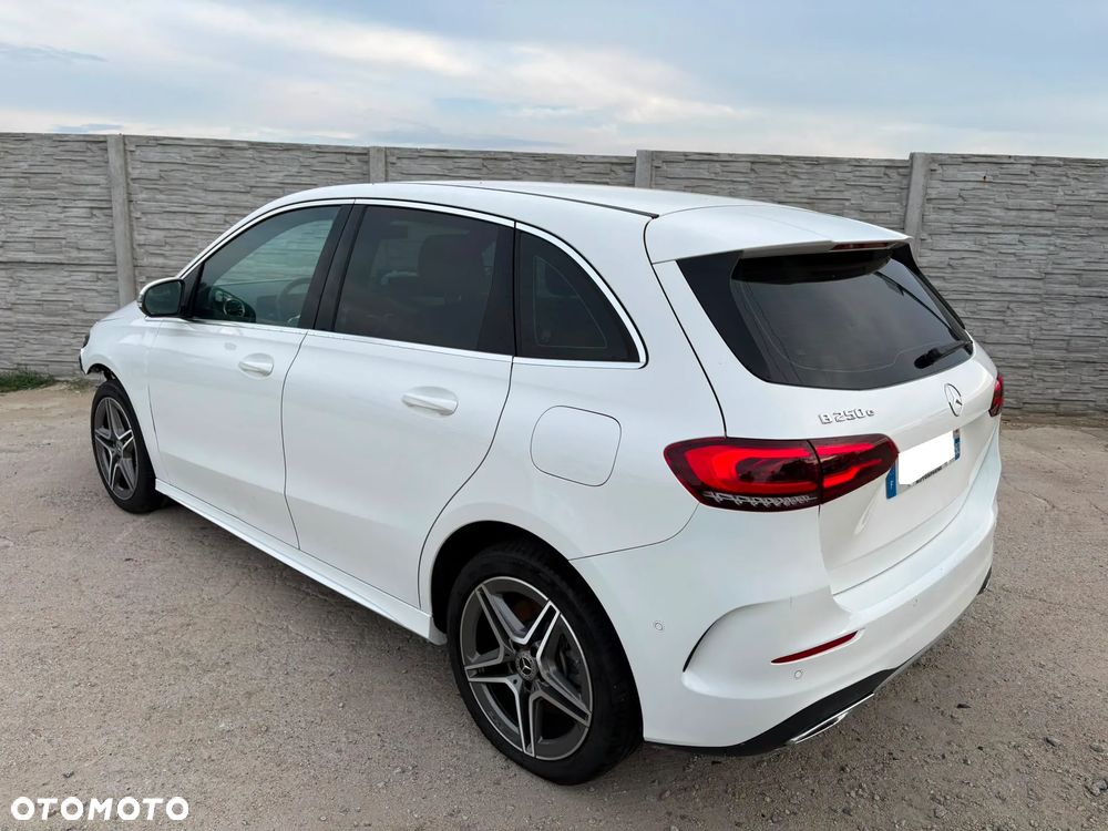 Mercedes-Benz Klasa B 250 e 8G-DCT AMG Line - 34