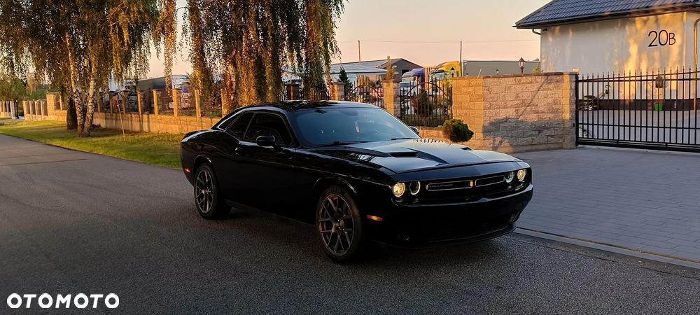 Dodge Challenger - 1