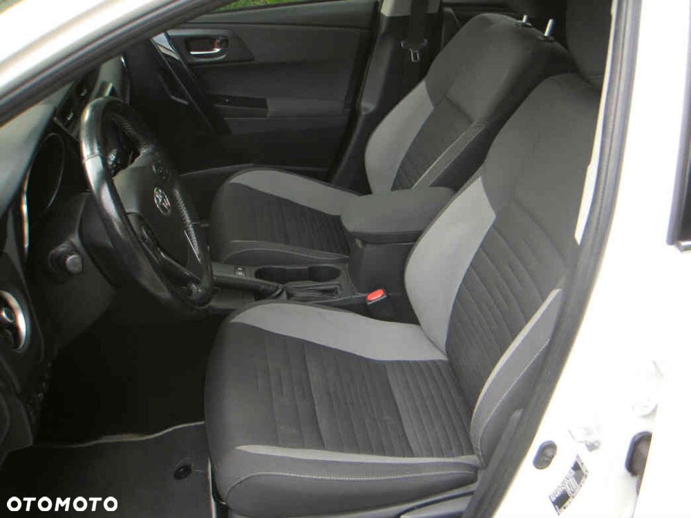Toyota Auris Hybrid 135 Premium - 11