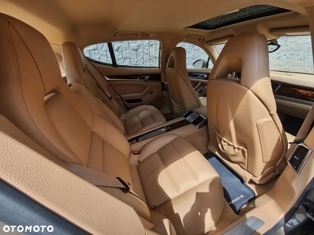 Porsche Panamera Platinum Edition PDK - 15
