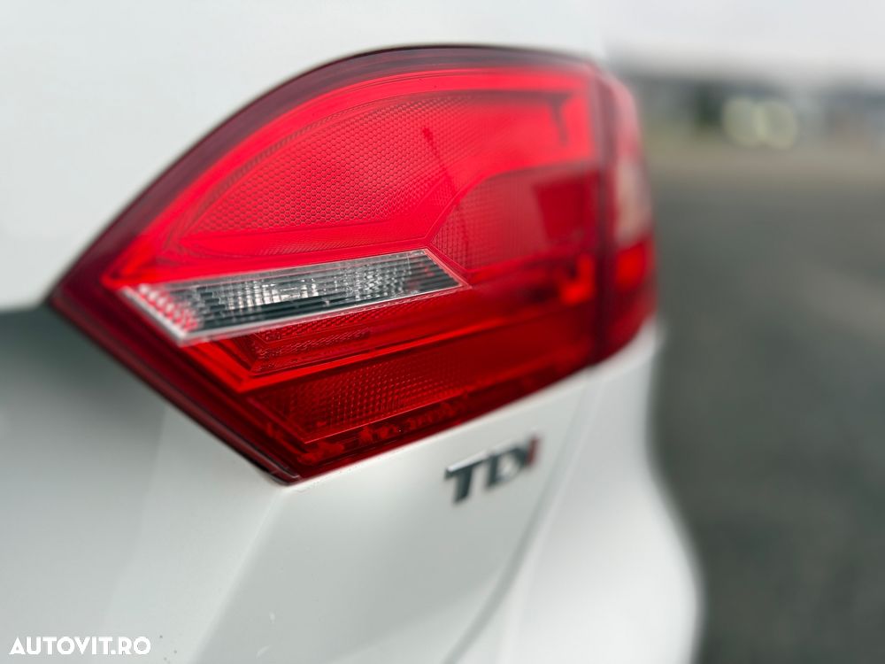 Volkswagen Jetta 1.6 TDI Comfortline - 18