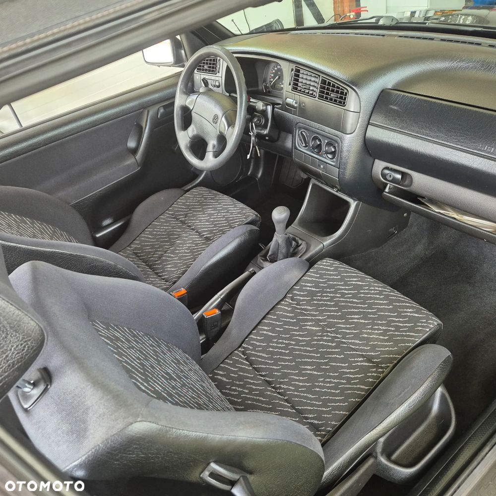 Volkswagen Golf 1.8 GL - 9