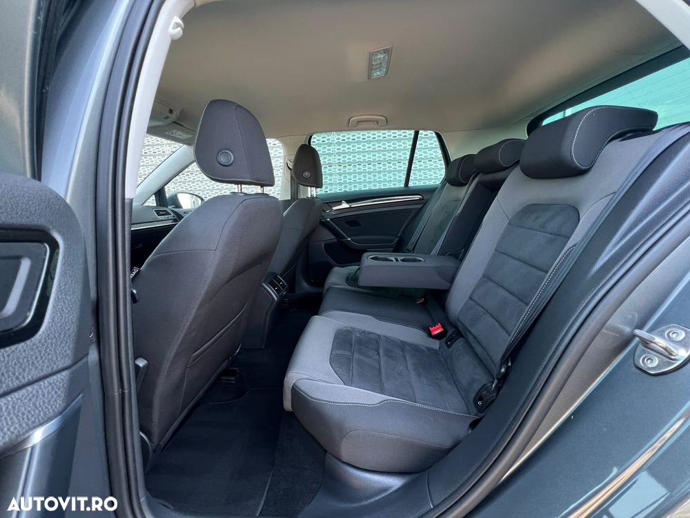 Volkswagen Golf 1.5 eTSI OPF DSG R-Line - 18