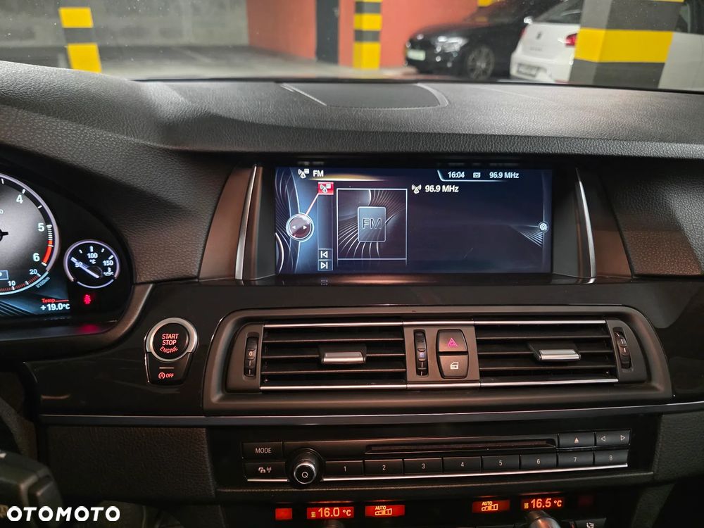 BMW Seria 5 520d xDrive - 15