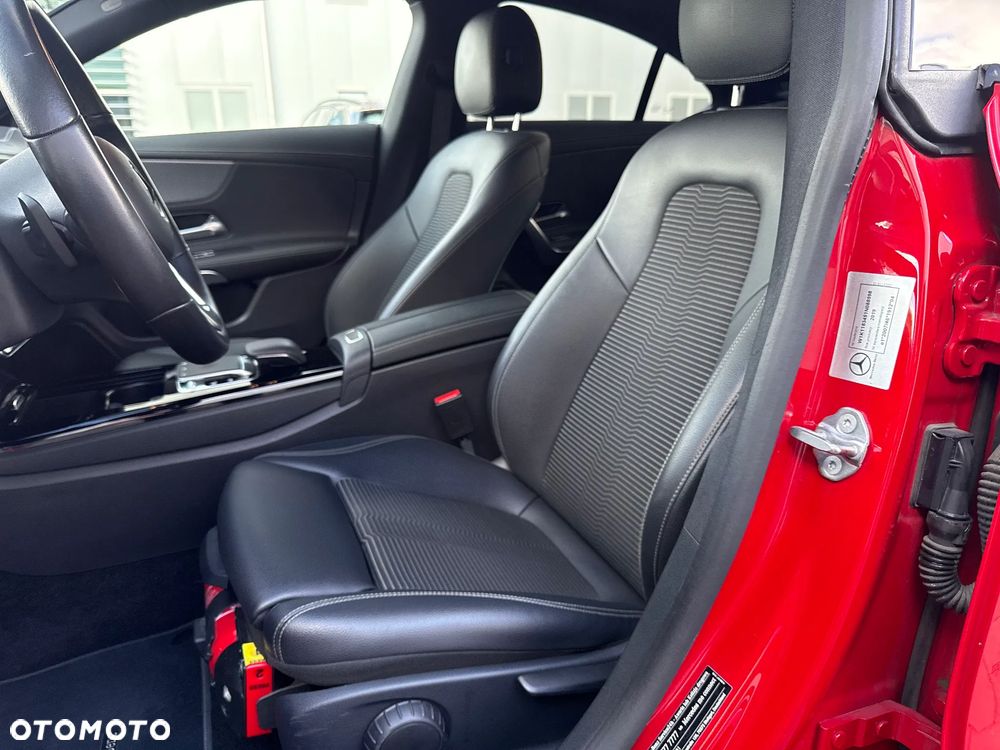 Mercedes-Benz CLA 220 4-Matic Progressive 7G-DCT - 14