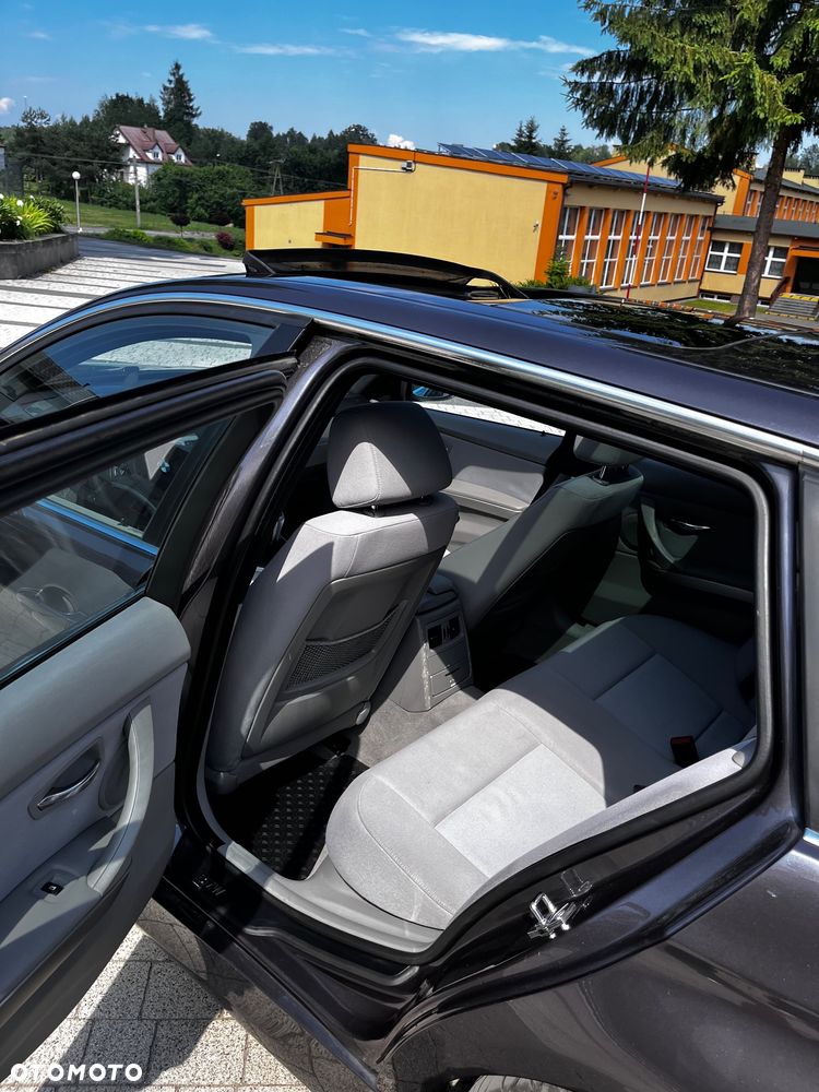 BMW Seria 3 325i xDrive - 37
