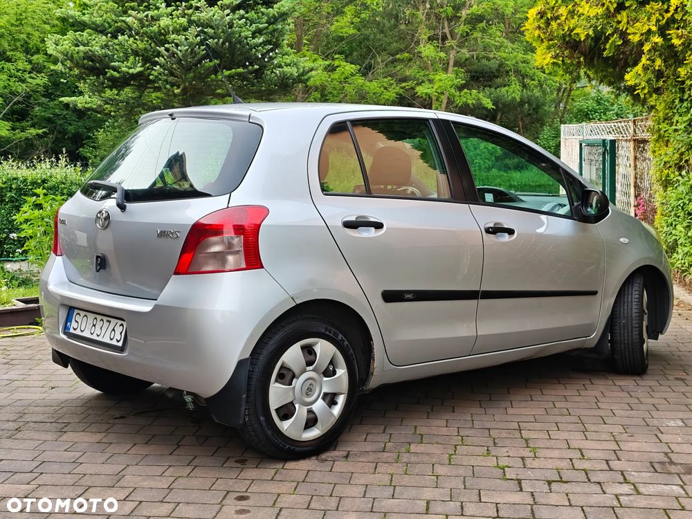 Toyota Yaris 1.0 Luna A/C - 11