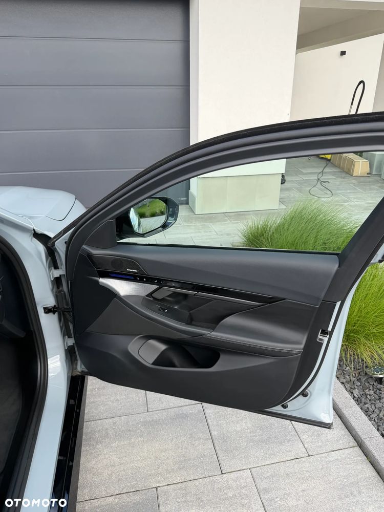 BMW Seria 5 520d mHEV - 15