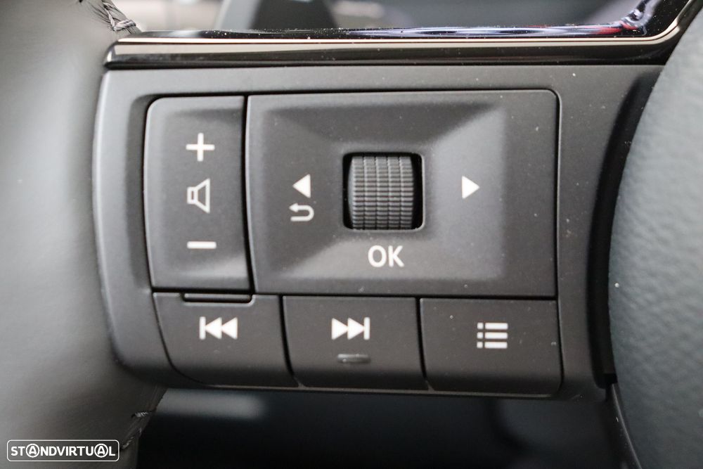 Nissan Qashqai 1.3 DIG-T N-Connecta Xtronic - 27