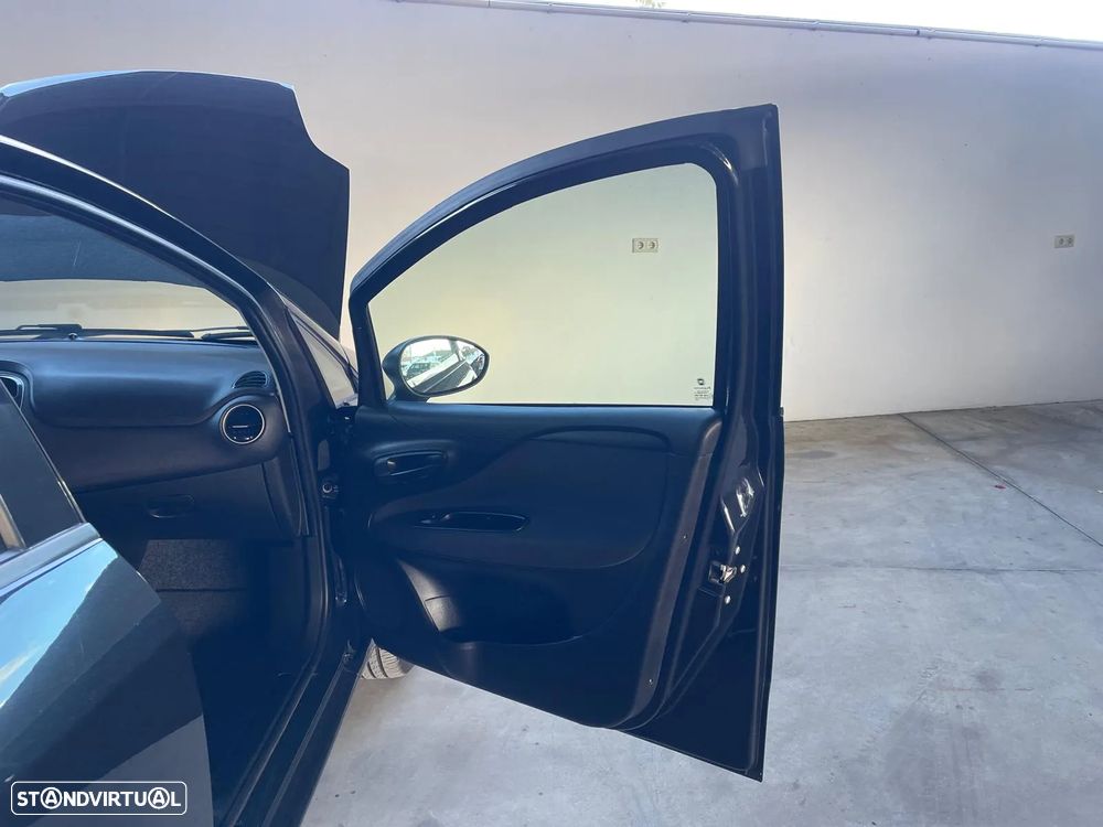 Fiat Punto 1.2 Lounge Start&Stop - 22