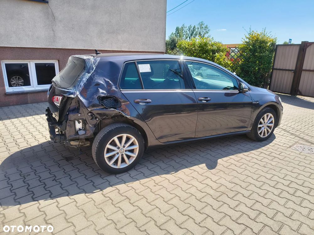 Volkswagen Golf - 6