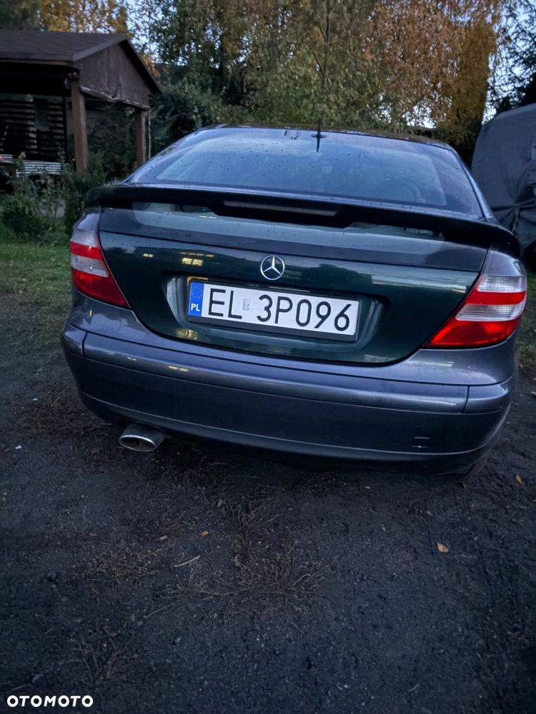 Mercedes-Benz C-Class 2005 photo 2