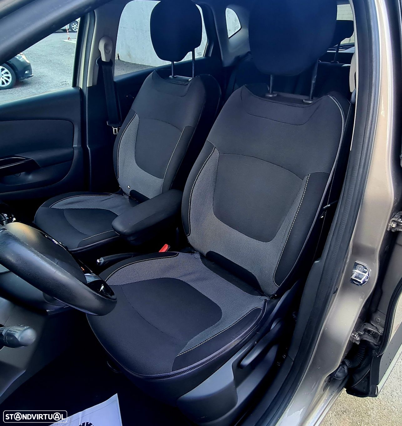Renault Captur 1.5 dCi Exclusive - 11