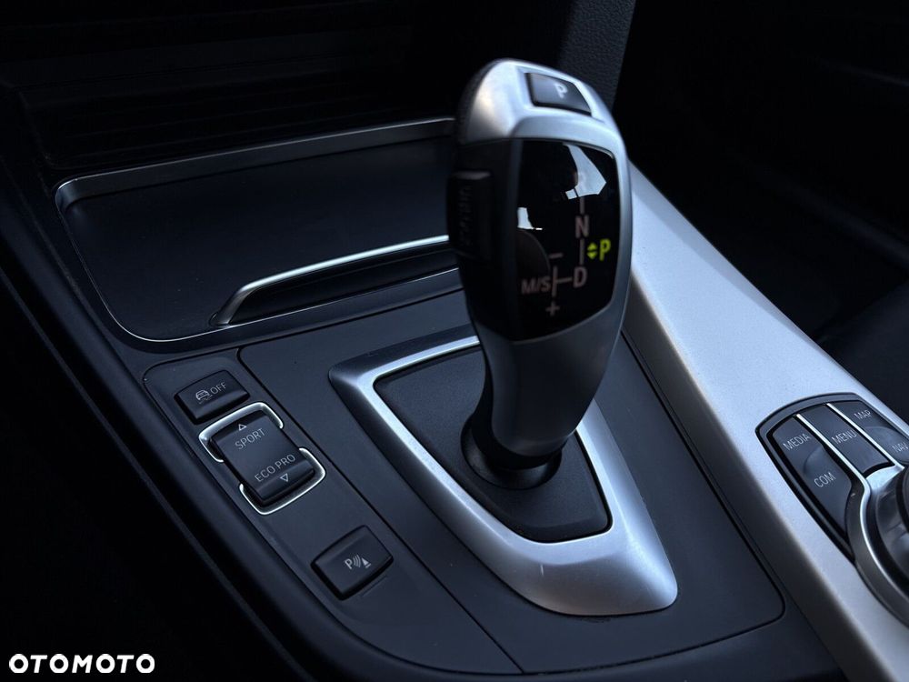 BMW Seria 3 318d Advantage - 24