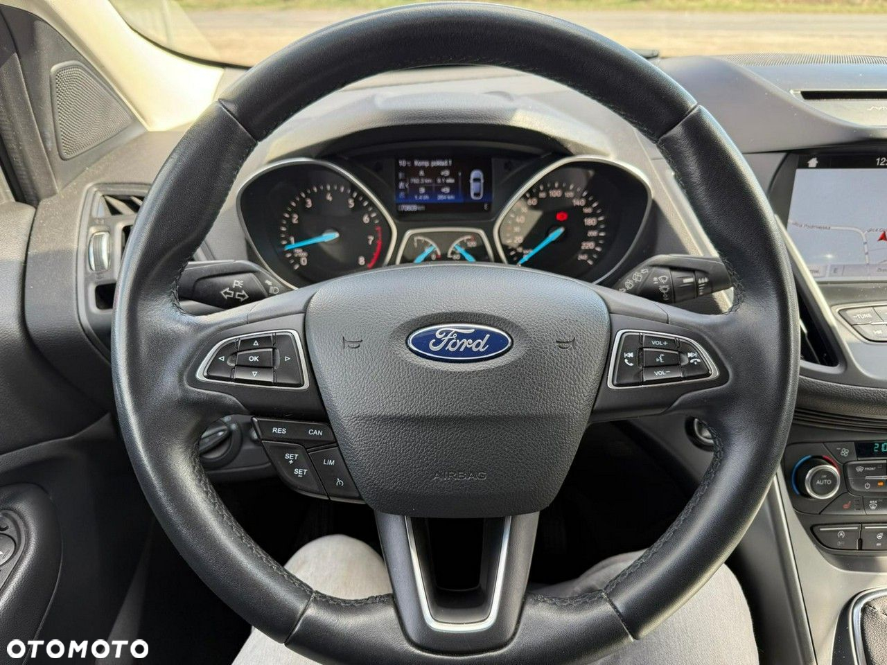 Ford Kuga - 25