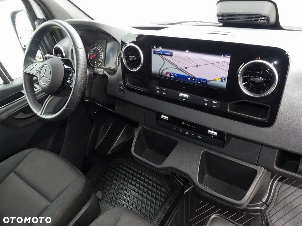 Mercedes-Benz Sprinter - 11