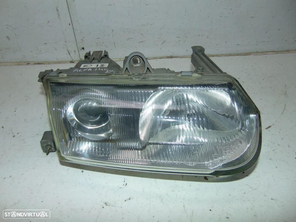 Alfa Romeo 146 farol - 1