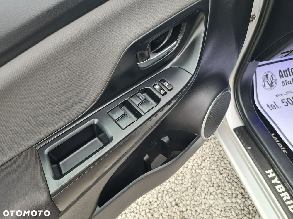 Toyota Yaris Hybrid 100 Life - 33
