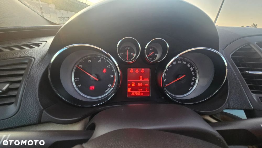 Opel Insignia - 10