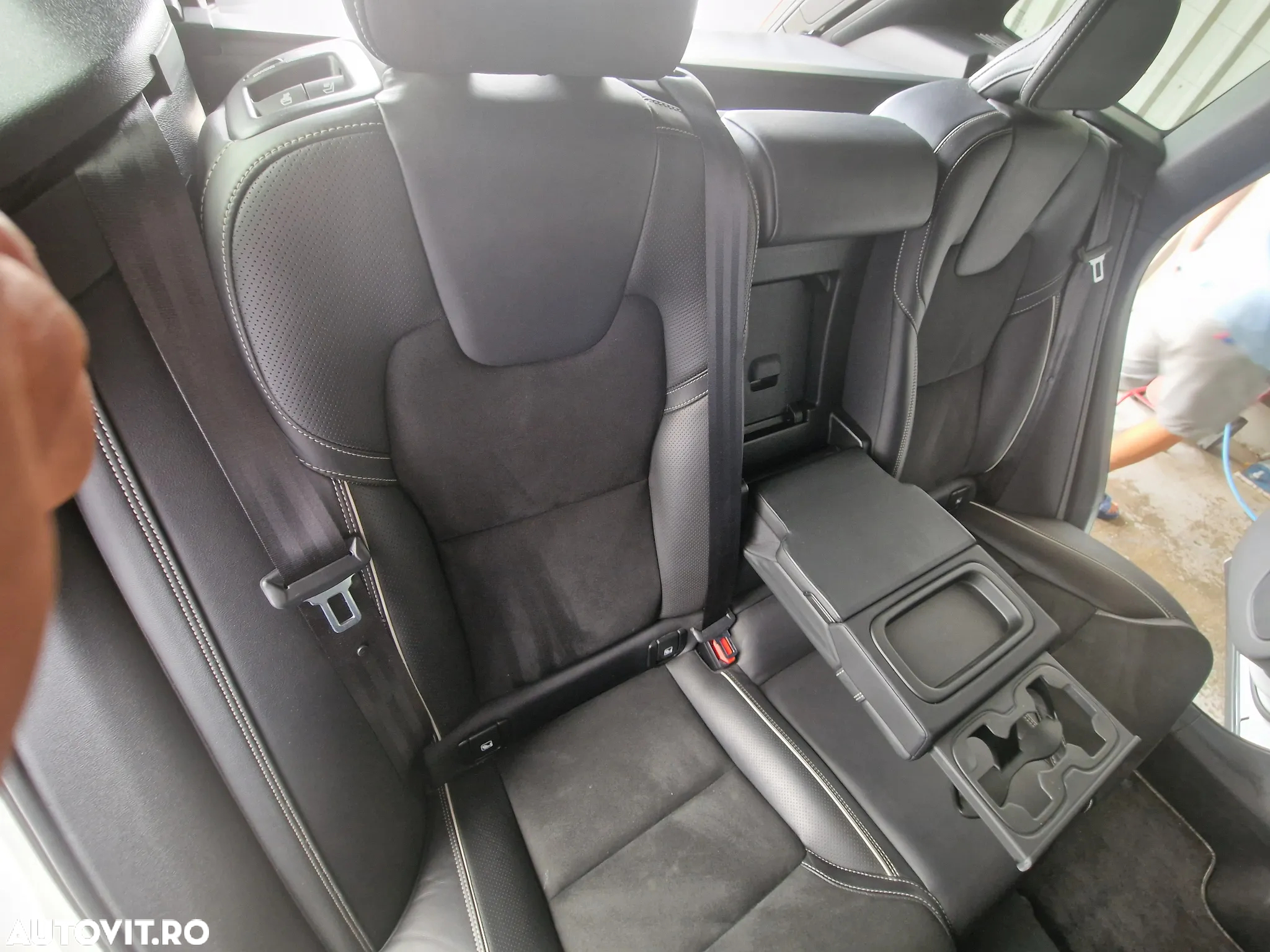 Volvo XC 60 D4 AWD R-Design - 16