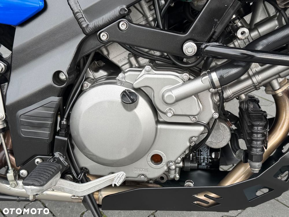 Suzuki V-STROM - 16