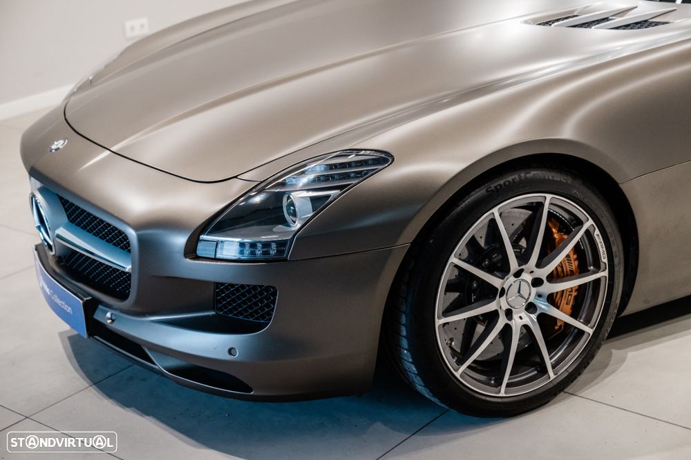 Mercedes-Benz SLS 63 AMG Roadster - 17