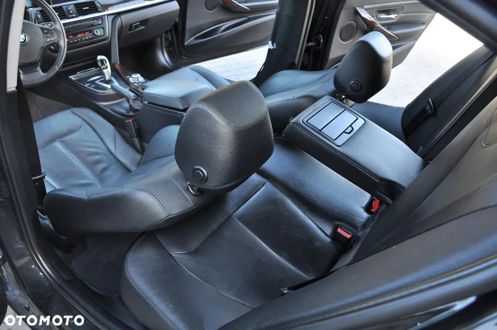 BMW Seria 3 328i xDrive Luxury Line - 30