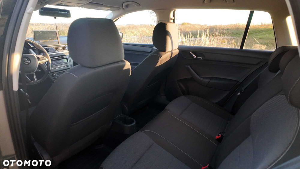 Skoda RAPID - 12