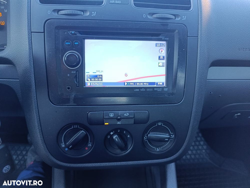 Volkswagen Golf 1.9 TDI DPF DSG Individual - 25