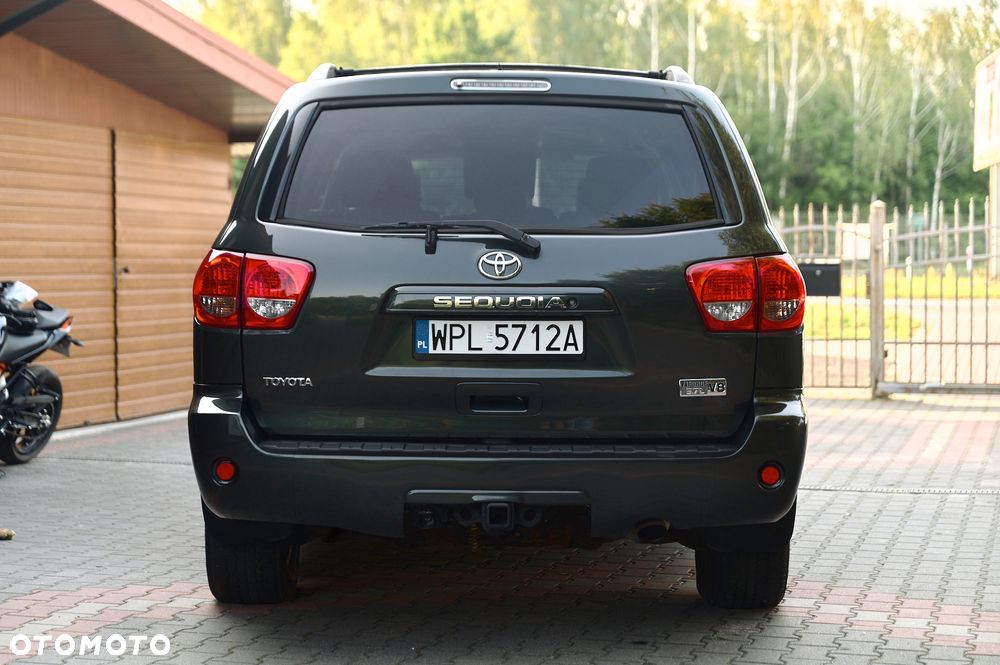 Toyota Sequoia - 12