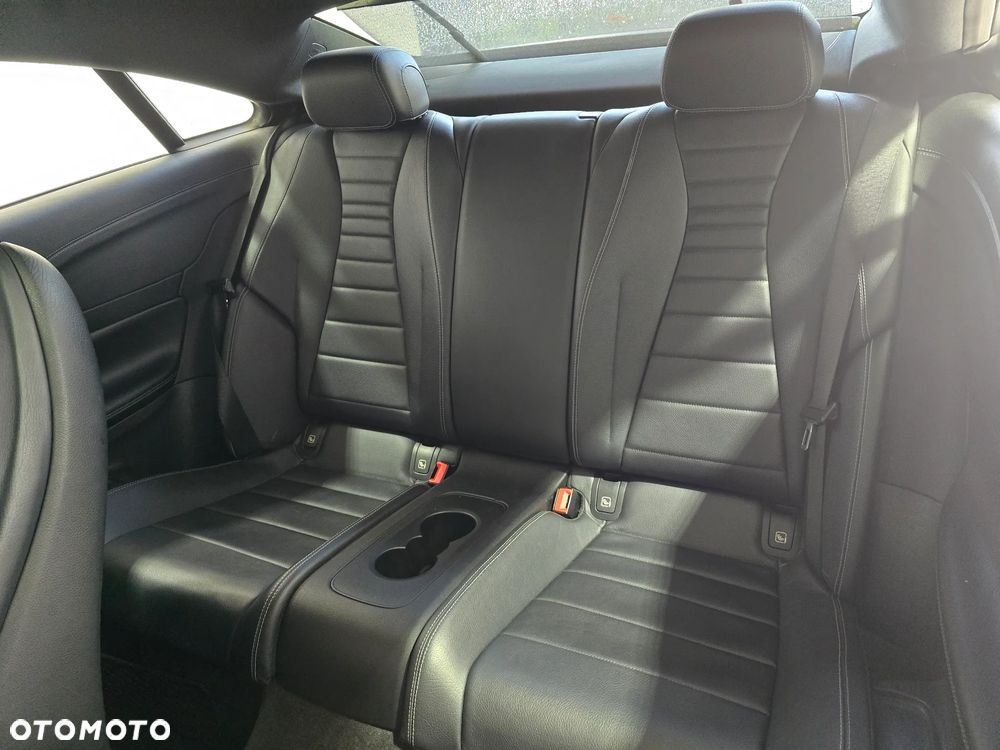 Mercedes-Benz Klasa E 200 Coupe 9G-TRONIC AMG Line - 37