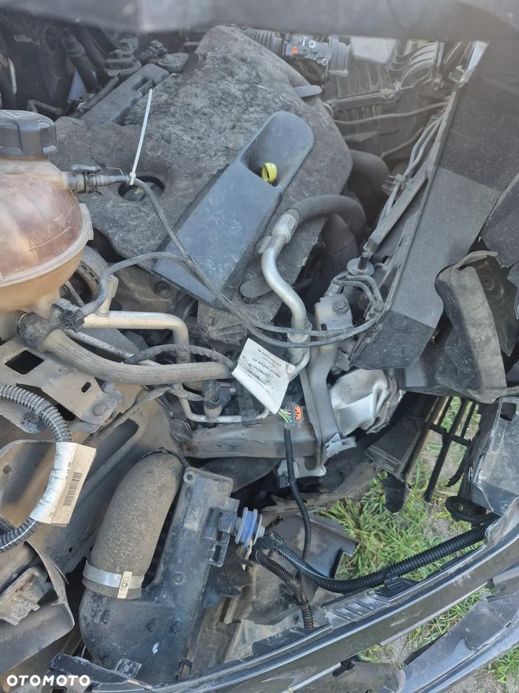 Peugeot Traveller - 6