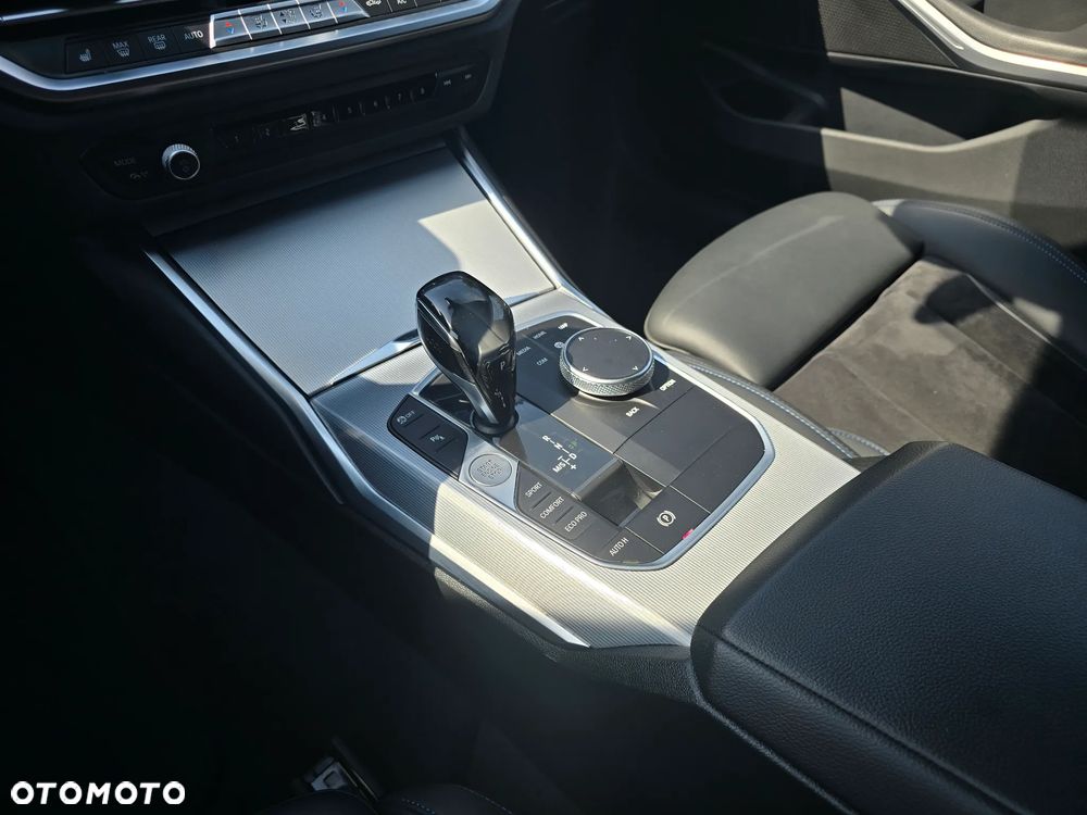 BMW Seria 3 318d M Sport - 17