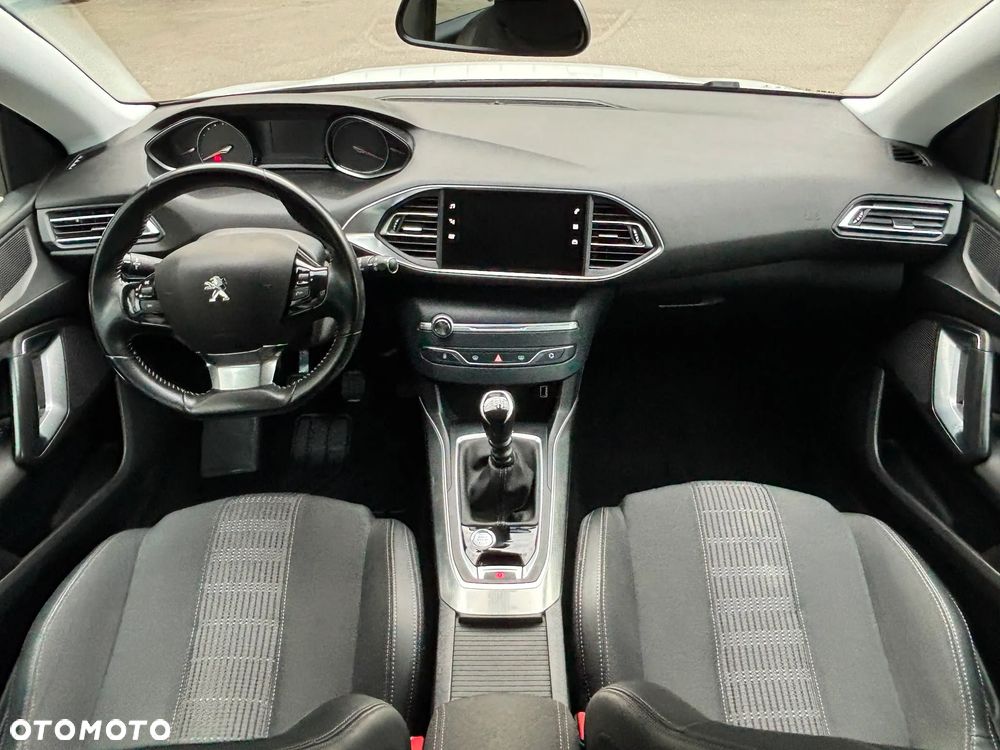Peugeot 308 1.2 PureTech GPF Allure S&S - 28