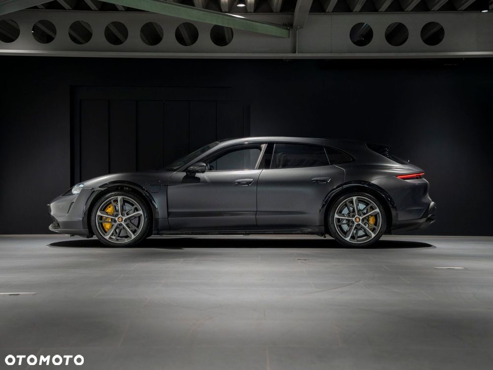 Porsche Taycan Turbo S - 2