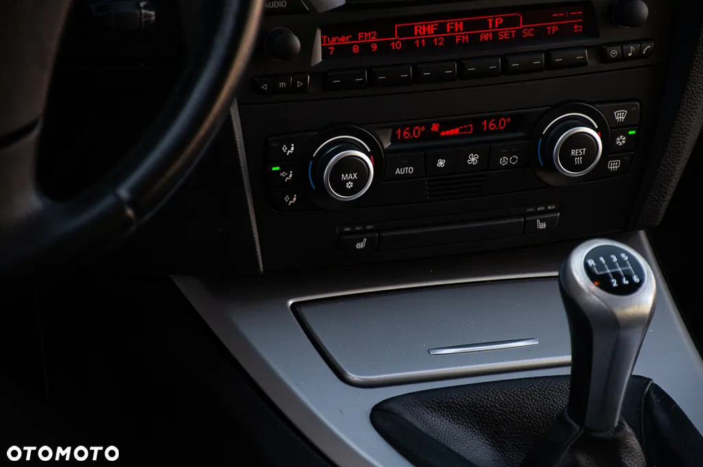 BMW Seria 3 318i Touring - 29