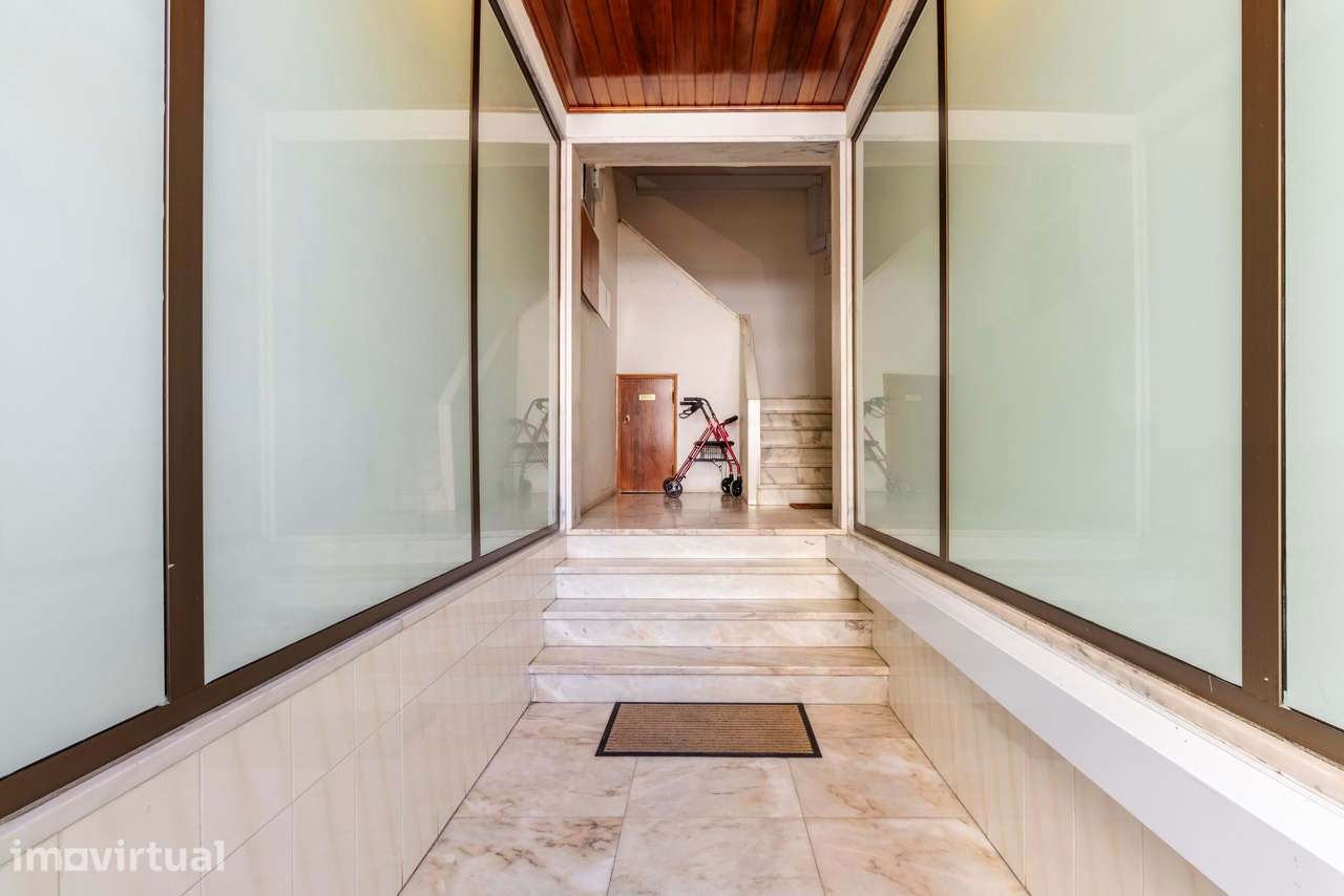 Apartamento T1 c/ Varanda e Marquise, a 550m da Praia, na Costa da Cap - Grande imagem: 3/31