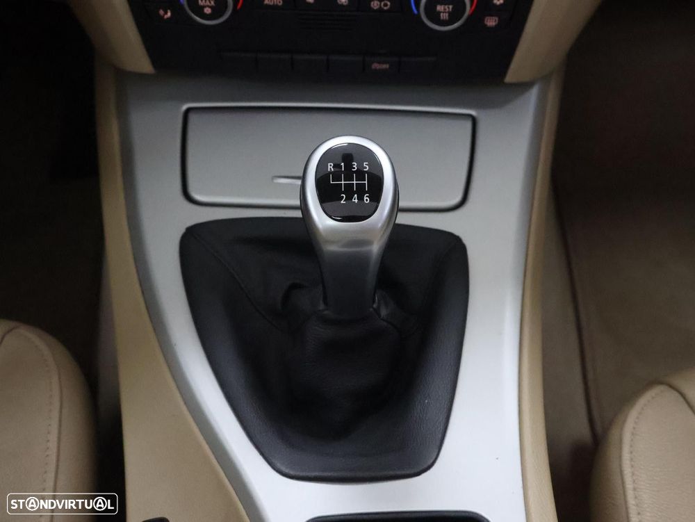 BMW 318 d Line Luxury - 22