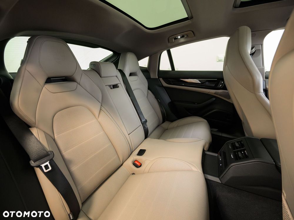 Porsche Panamera - 4