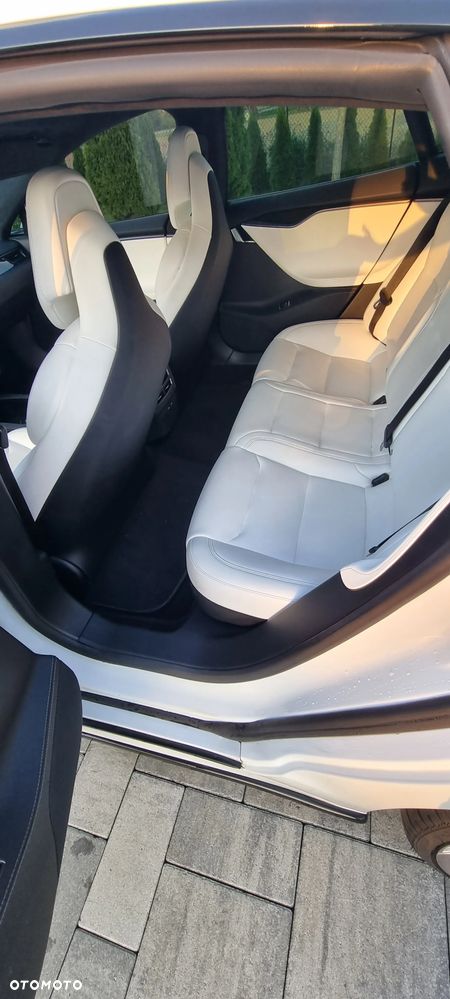Tesla Model S 90 D Performance - 11